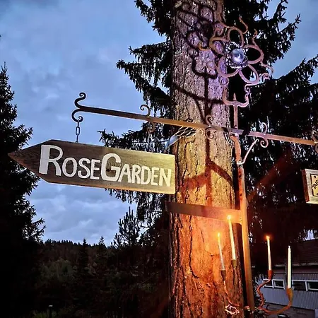 Rosegarden - Art&nature - Talo Luonnossa