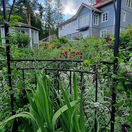 Rosegarden - Art&nature - Talo Luonnossa Kotimajoitukset Espoo