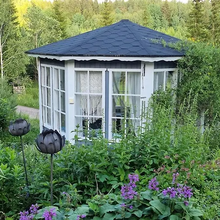 Rosegarden - Art&nature - Talo Luonnossa Kotimajoitukset Espoo