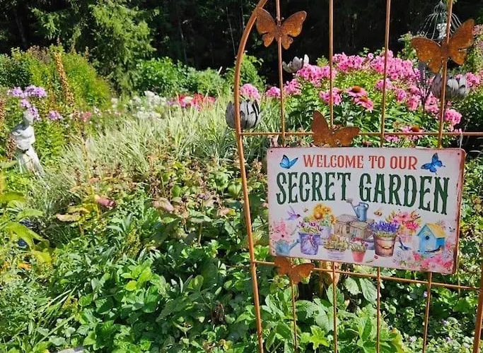 Rosegarden - Art&nature - Talo Luonnossa